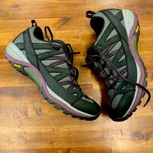 Merrell Siren Waterproof Hiking Outdoor Shoes Vibram Blackberry Womens Size 9